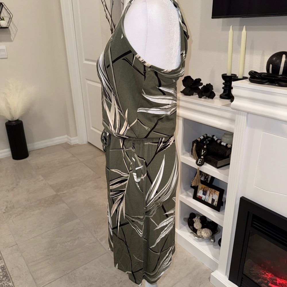 White House Black Market Olive and White Leaf Print Dress Size XS - Picture 3 of 7